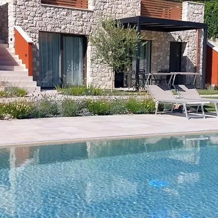Ca'masteva Apartmanhotel 4*
